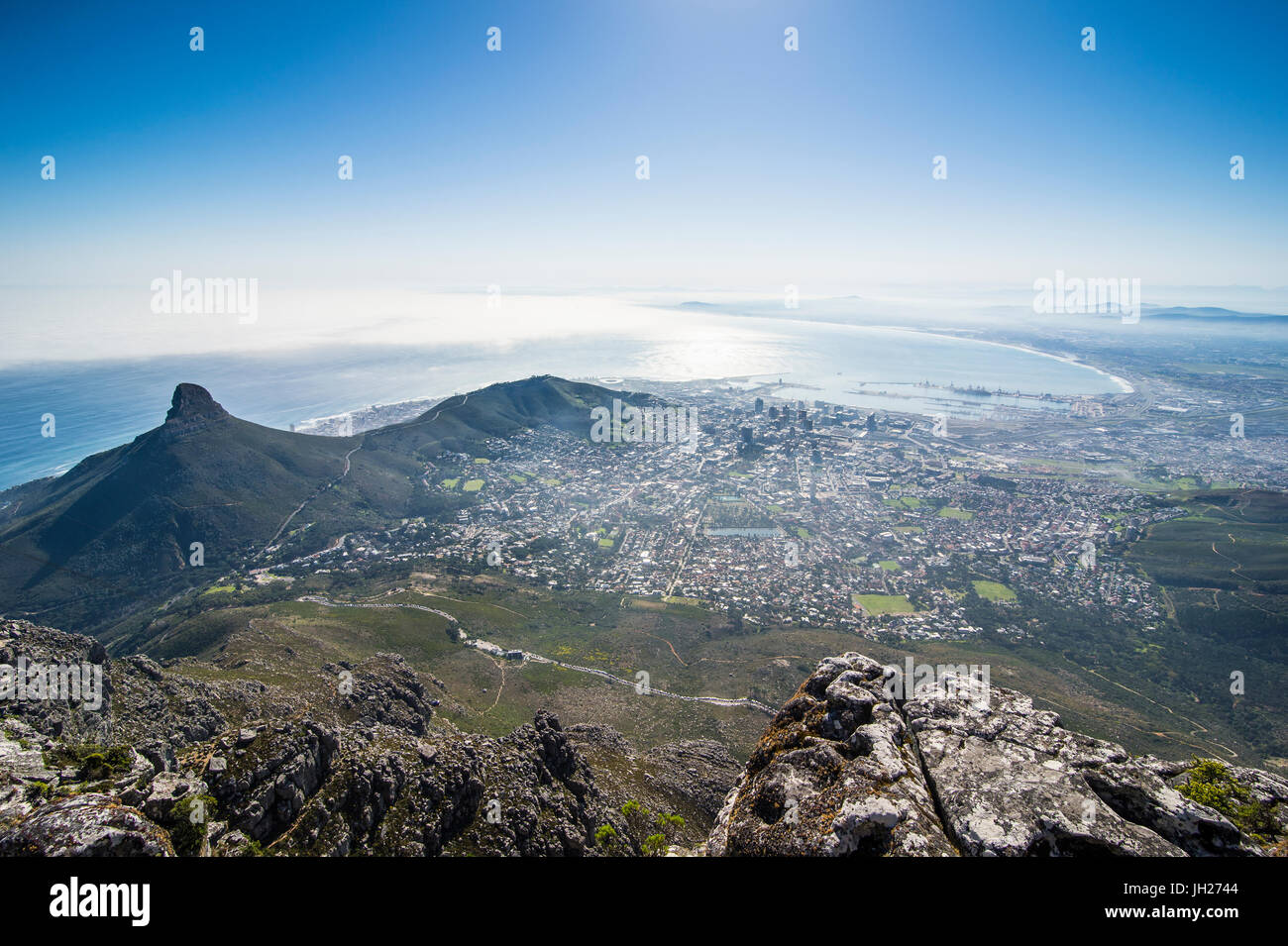 Vistas a la montaña de la Mesa desde Cape Town, Sudáfrica, África Foto de stock