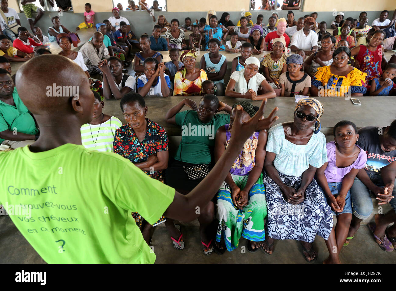 La ONG francesa La Chaine de l'Espoir. La escuela primaria en África. Lome. Togo. Foto de stock