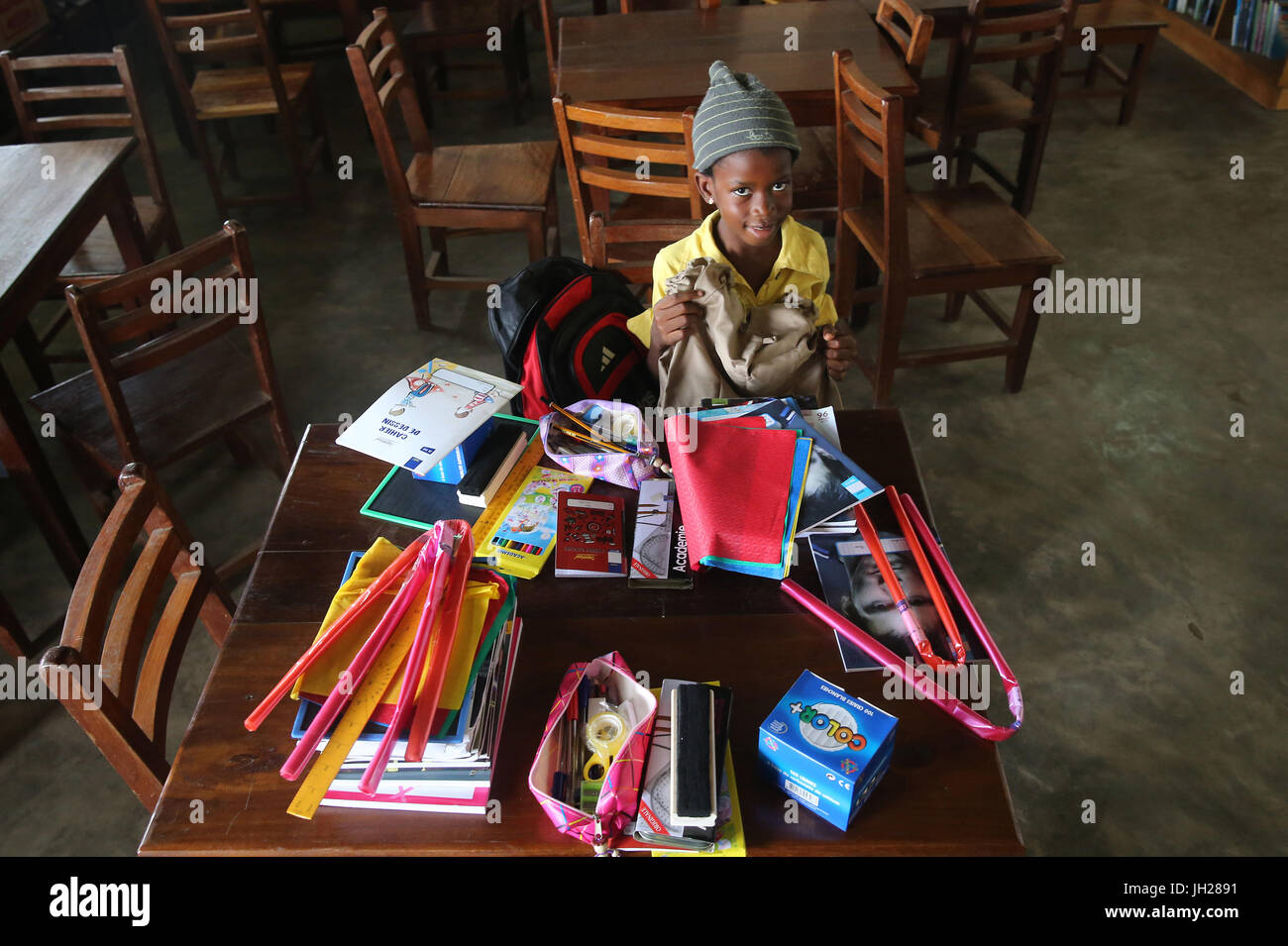 La escuela primaria de África. Niño patrocinado por la ONG la Chaine de l'Espoir. Lome. Togo. Foto de stock