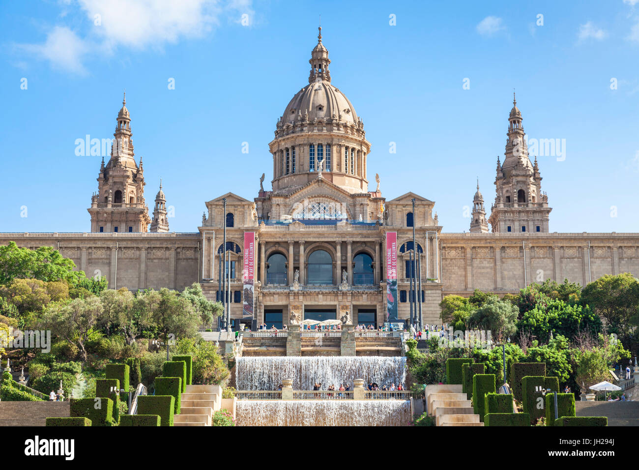 La Fuente Mágica de Montjuic debajo del Palau Nacional, MNAC, La Galería Nacional de Arte, Barcelona, Cataluña (Catalunya), España Foto de stock