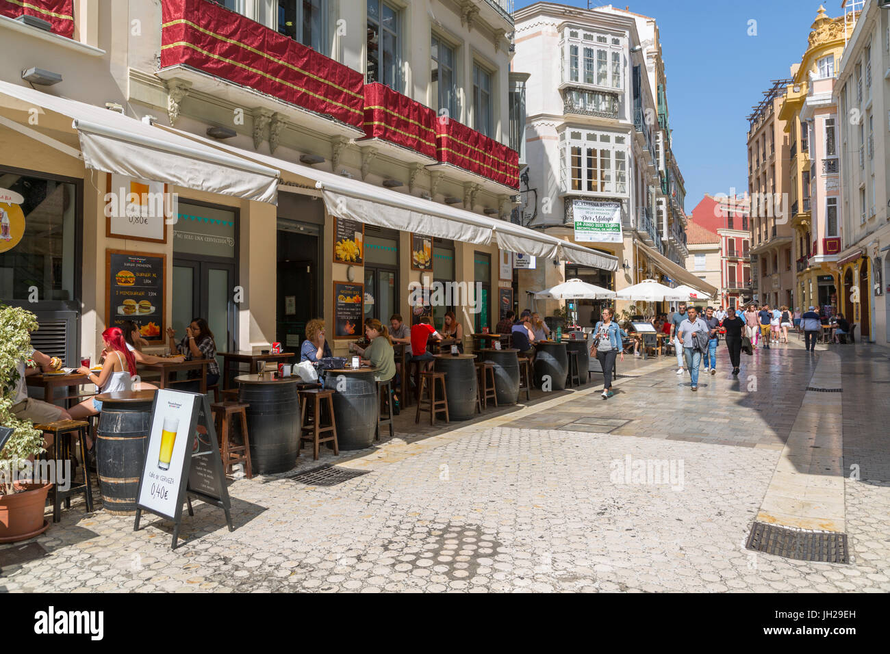 Cafeterías y restaurantes en la Calle Granada, Málaga, Costa del Sol, Andalucía, España, Europa Foto de stock