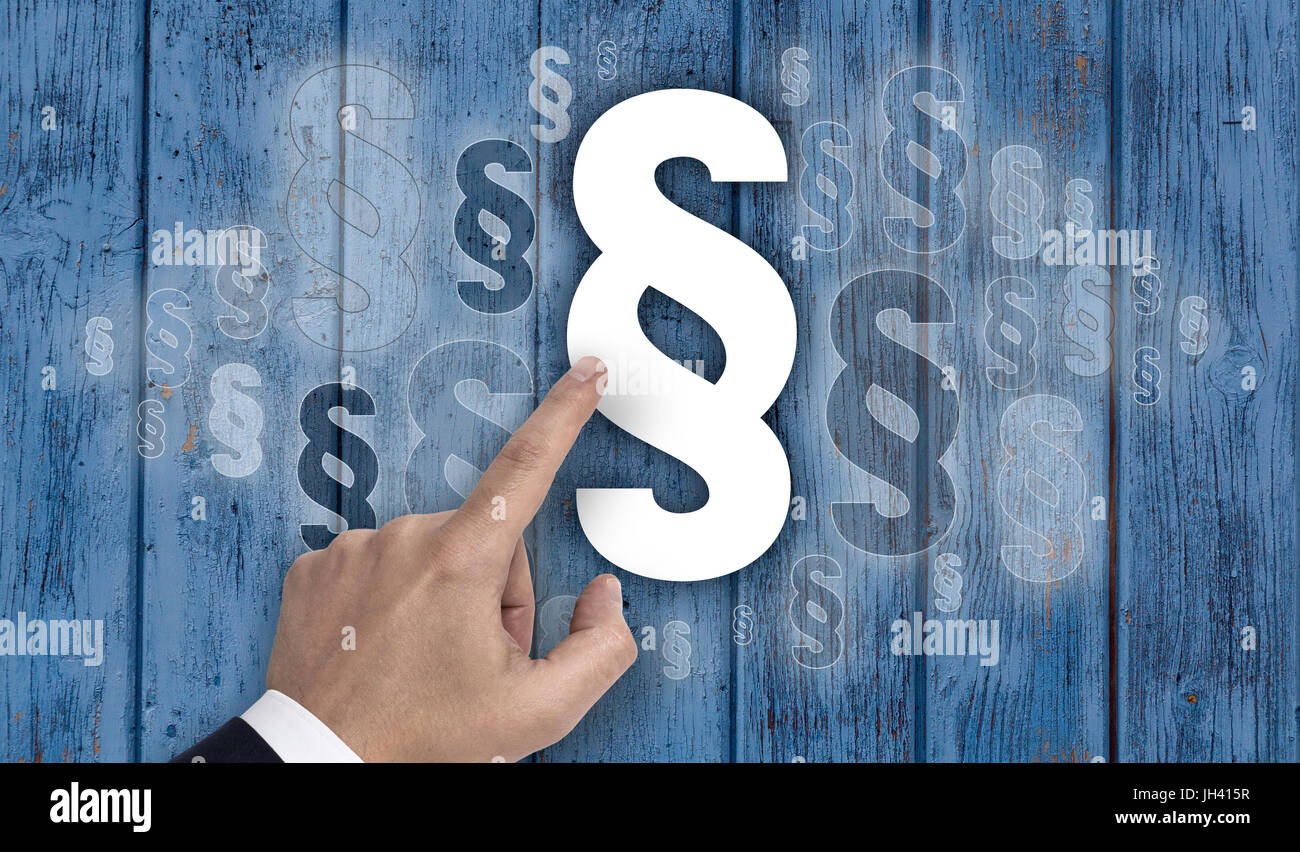 Mano que señala en el párrafo iconos. Foto de stock
