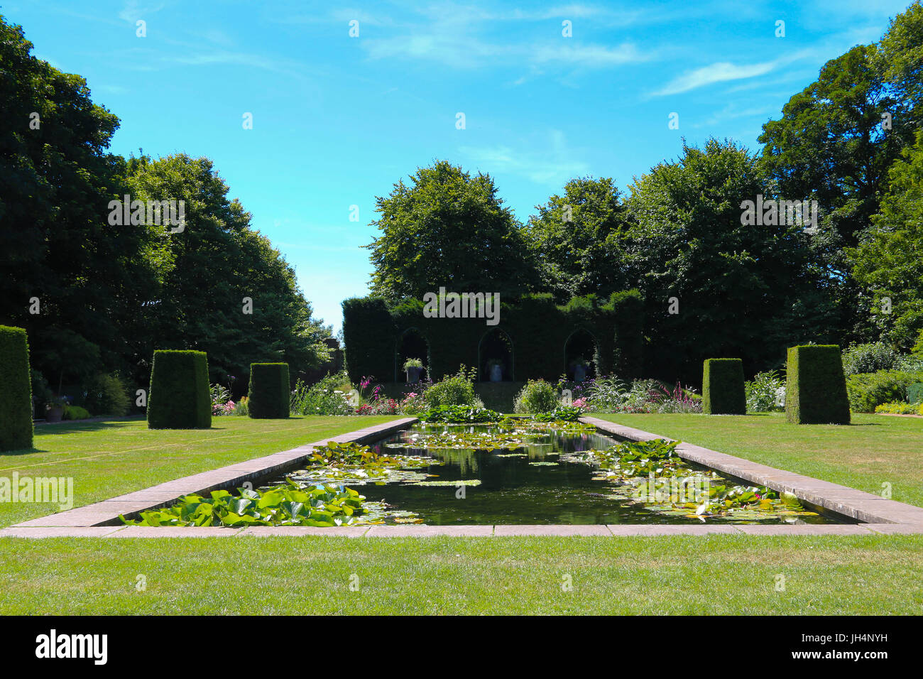 Walmer Castle reina madre jardín con estanque Foto de stock