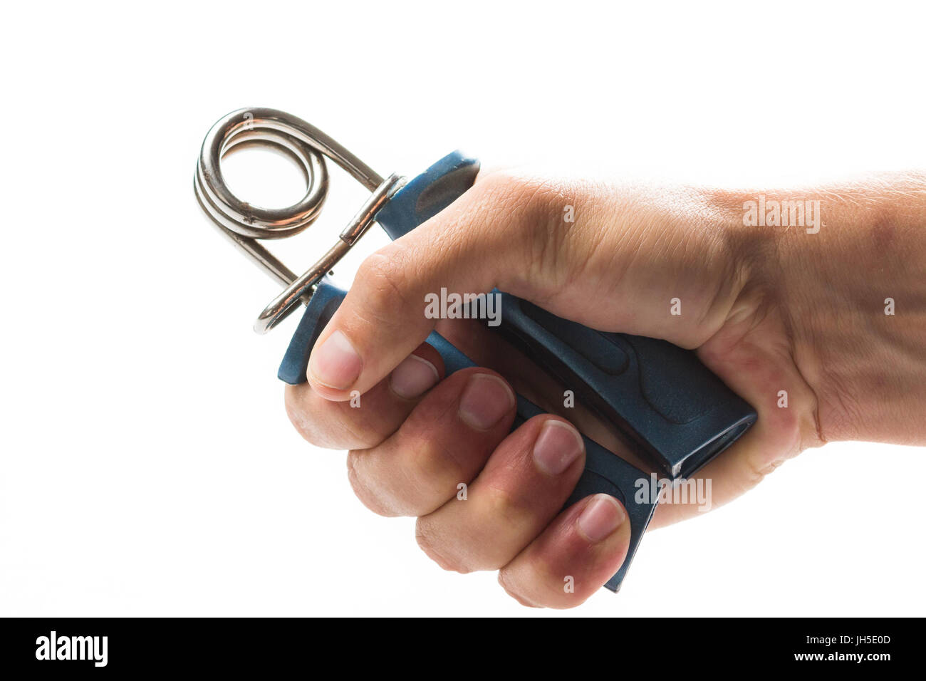 Primer plano de la mano de un hombre usando una herramienta de resistencia  para ejercitar el antebrazo y el fortalecimiento de la empuñadura  Fotografía de stock - Alamy