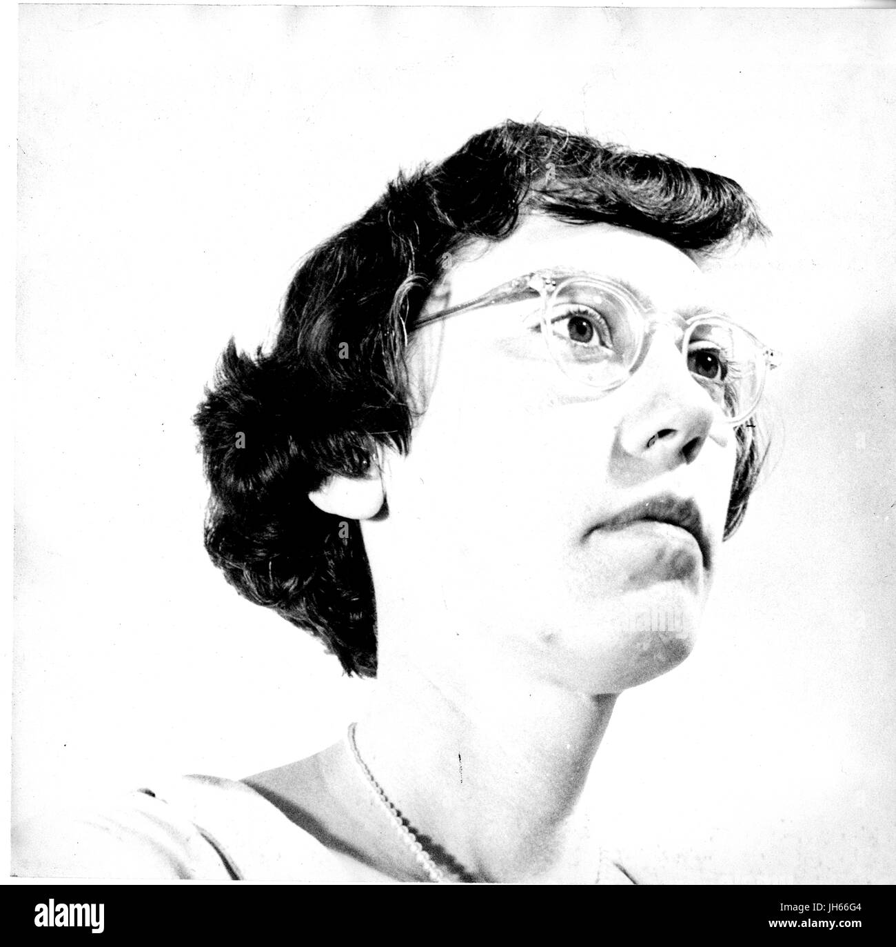 Cándido disparo a la cabeza de Helen Meredith Garth, estudioso de la literatura medieval, 1953. Foto de stock
