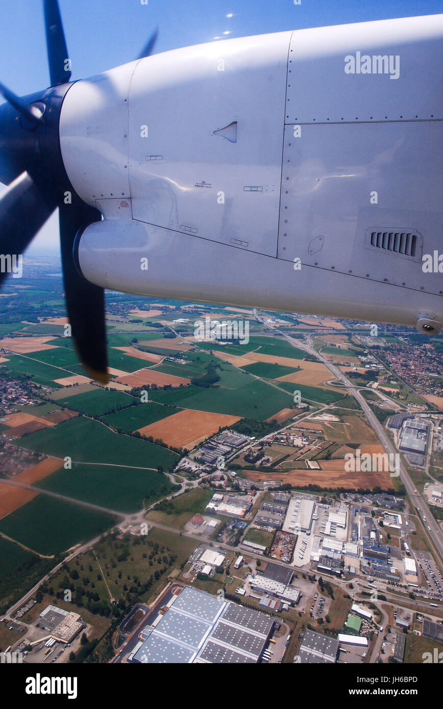 Vuelan con De Havilland Canadá DACH8, desde Zurich (Suiza) y Lyon (Francia) Foto de stock