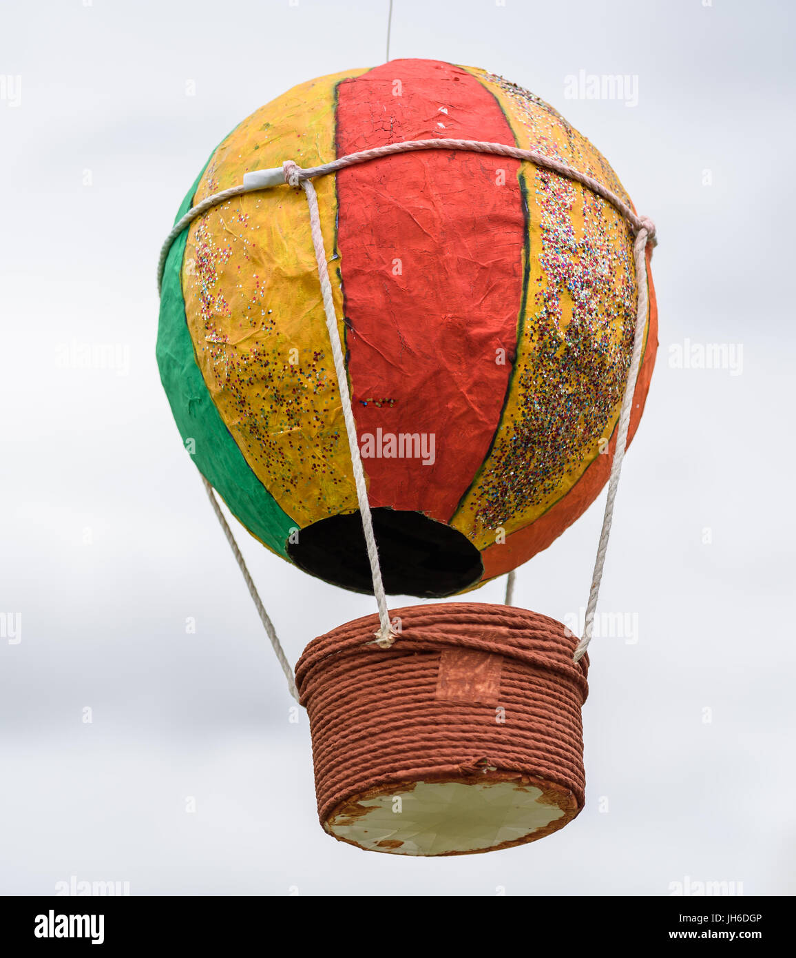 Un globo de papel artesanal para niños Fotografía de stock - Alamy