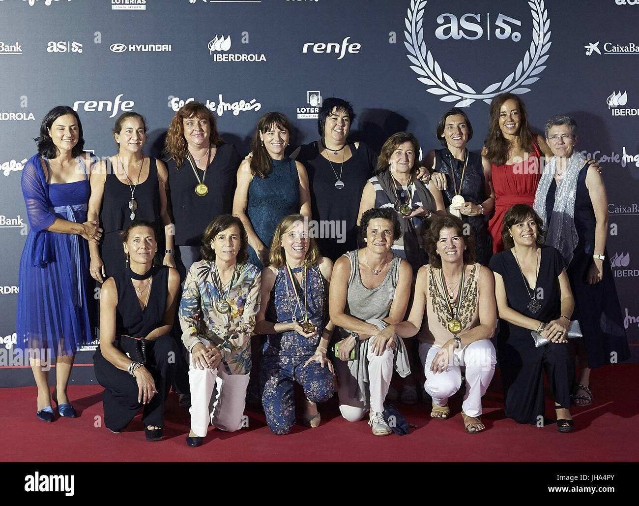 Los Medallistas De Hockey Femenino De Barcelona 92 Llegan Al Homenaje Organizado Por El Periodico Deportivo Como En Ocasion Del 25Âº Aniversario De Los Juegos Olimpicos De Barcelona En 1992 En Barcelona