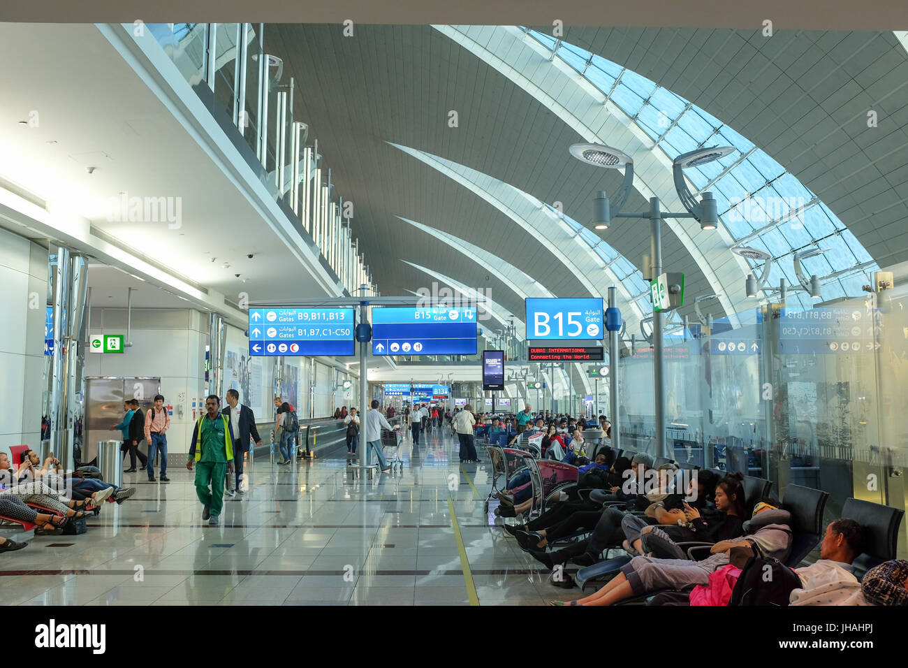 Las salas de embarque del aeropuerto de Dubai. Foto de stock