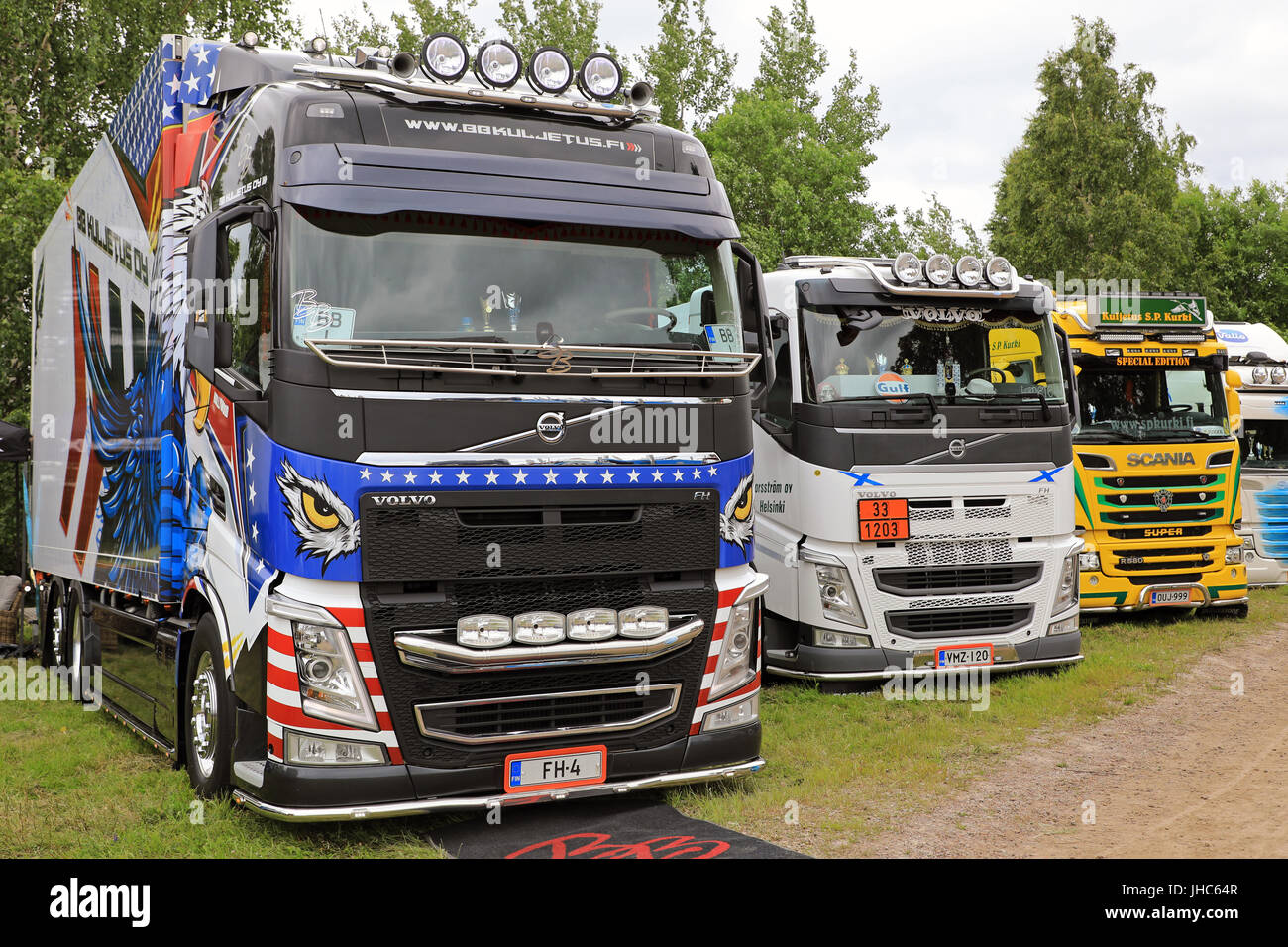 LOVIISA, Finlandia - 1 Julio 2017: Volvo FH de BB Kuljetus en una fila de  camiones Volvo y Scania muestran en Riverside carretilla reunión 2017,  Finlandia Fotografía de stock - Alamy