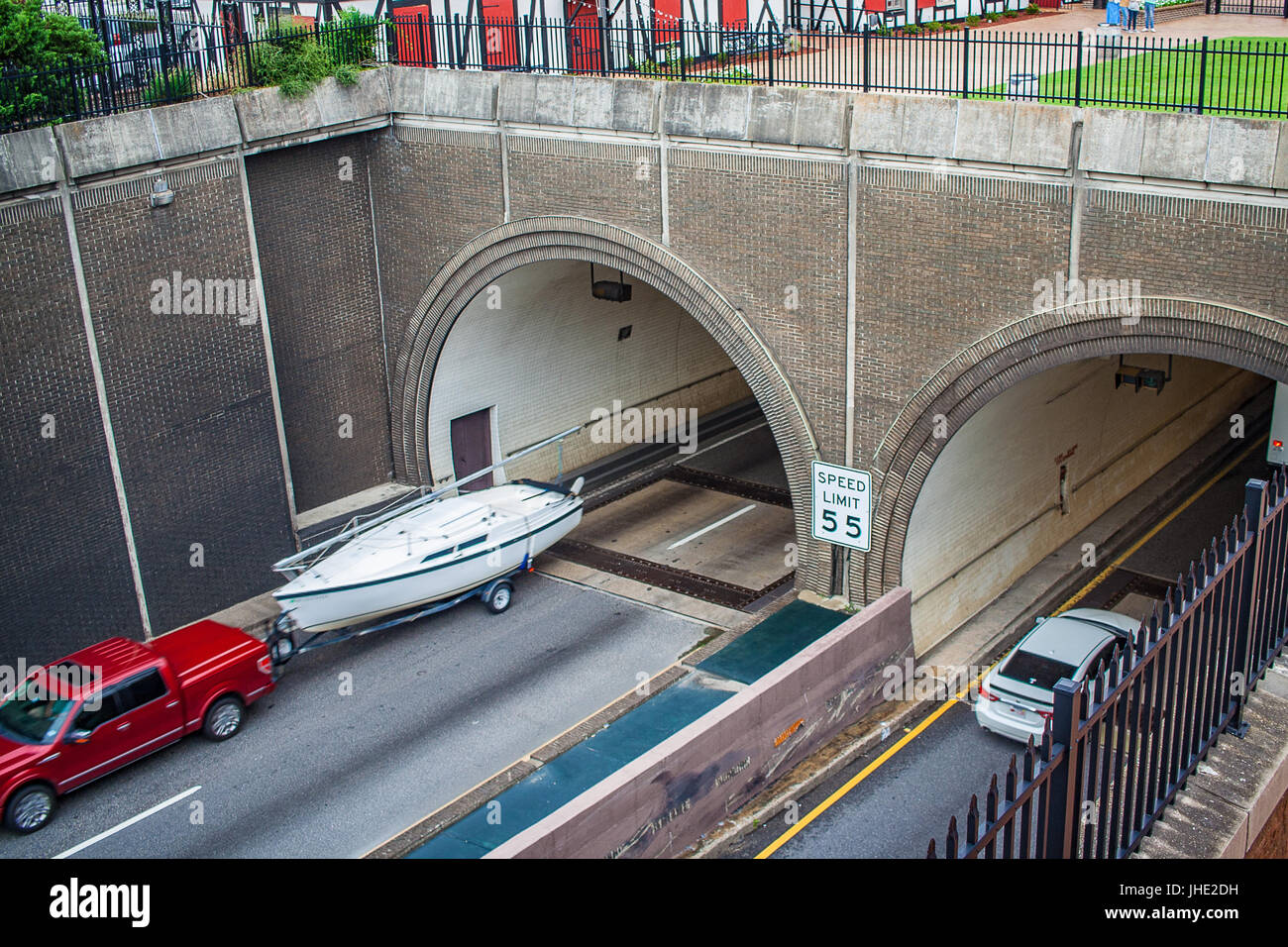 Julio 2017, Mobile, Alabama El Túnel de C. Wallace, que toma 1