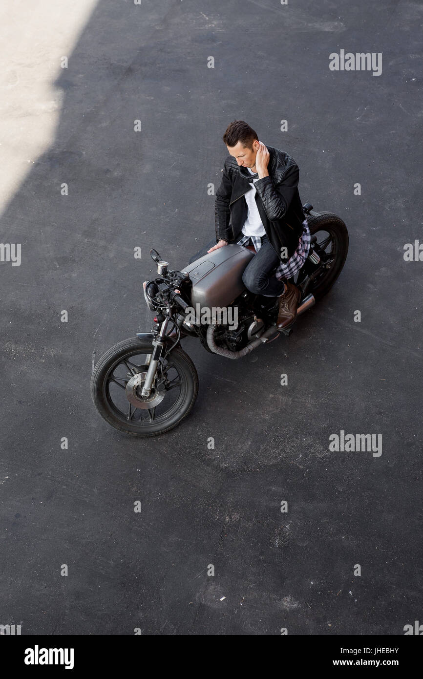13 ideas de Fotos traje + moto  traje moto, motos, hombre en moto
