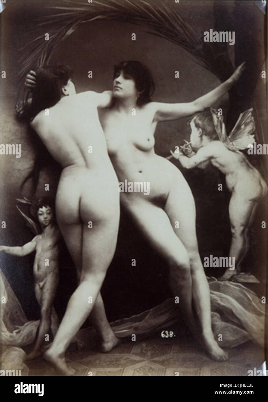 Desnudos femeninos y querubines por Gaudenzio Marconi Fotografía de stock -  Alamy