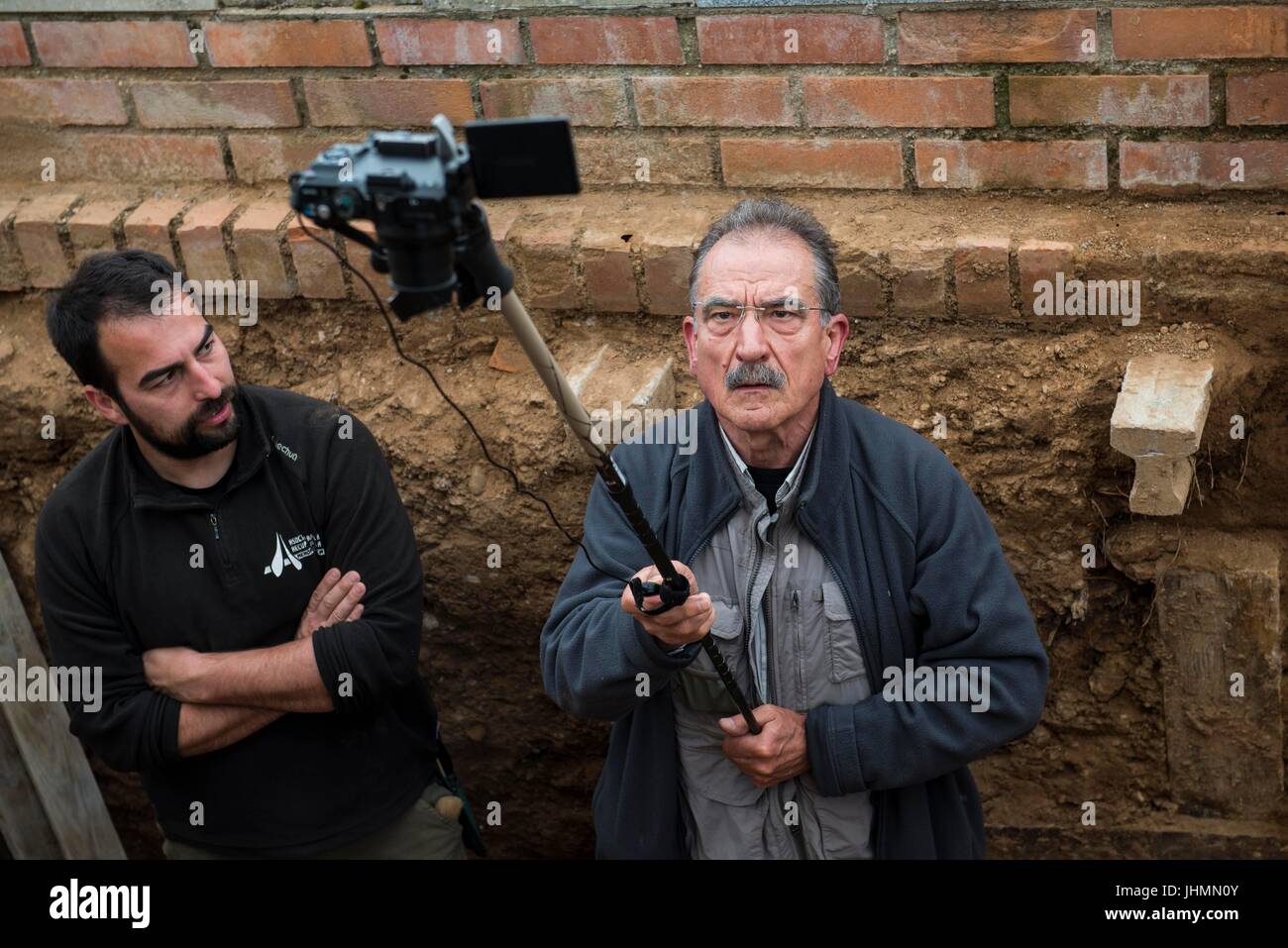 Mayo 12, 2017 - Guadalajara, España - Oscar Rodríguez Alonso fue el  fotógrafo de la exhumación.documenta el aspecto técnico y humano en la  dig.mayo de 2017. La exhumación de Timoteo Mendieta en