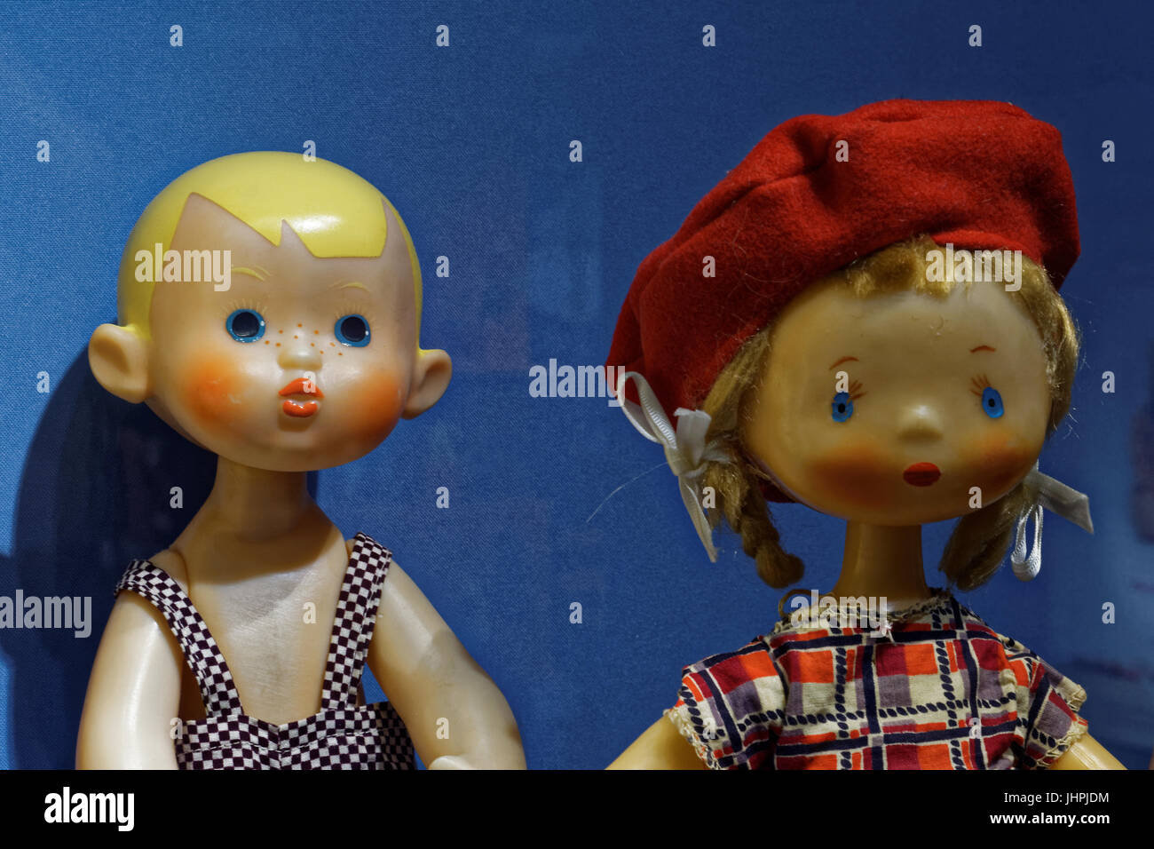 Foto de muñecas antiguas, plástico, 1960 Fotografía de stock - Alamy