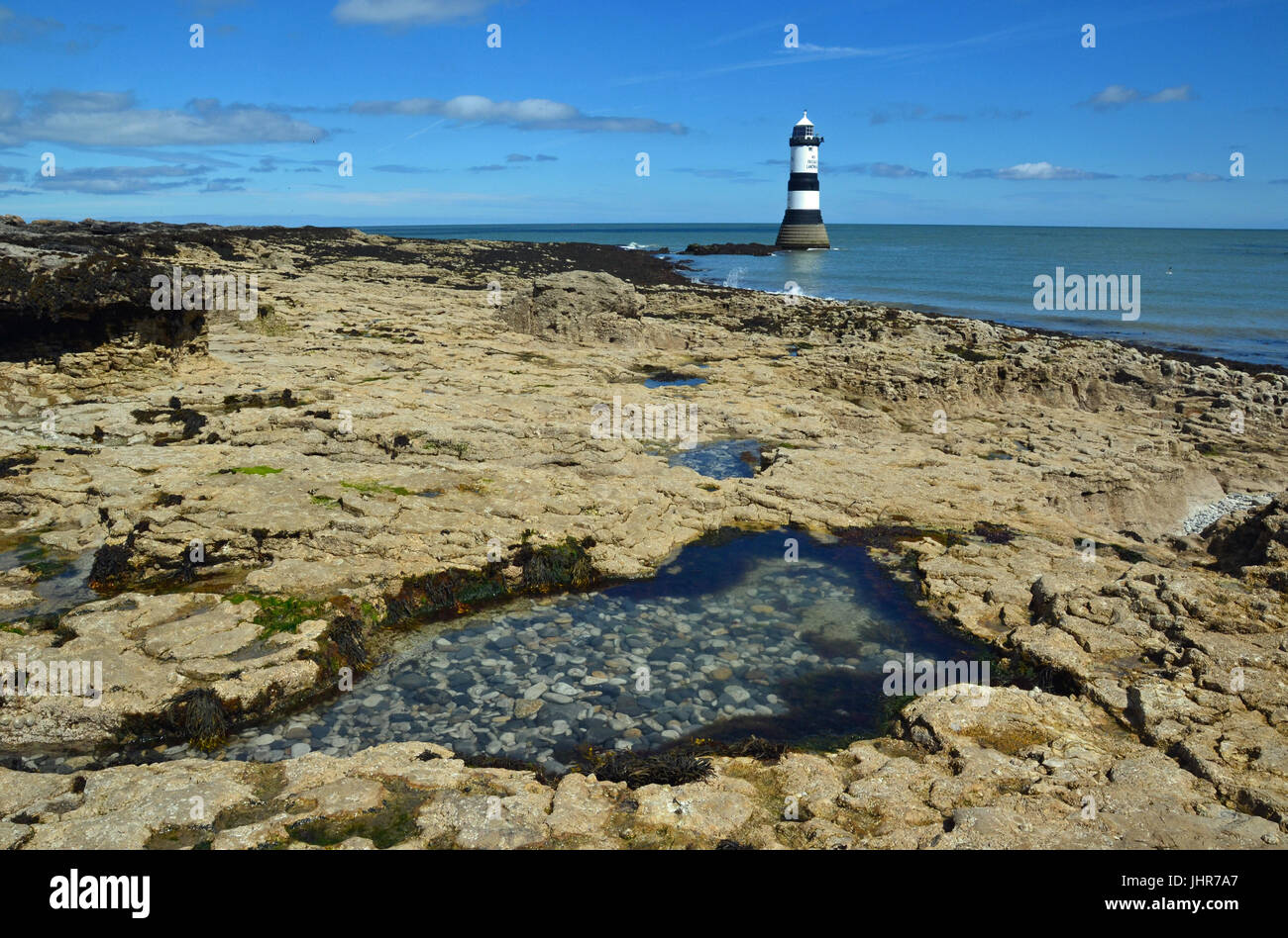 Faro de Penmon Trwyn Du Point, Anglesey, Gales, Reino Unido Foto de stock