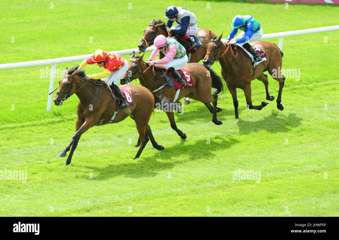 Día dos darley irish robles fin de semana hipódromo de curragh fotografías  e imágenes de alta resolución - Alamy