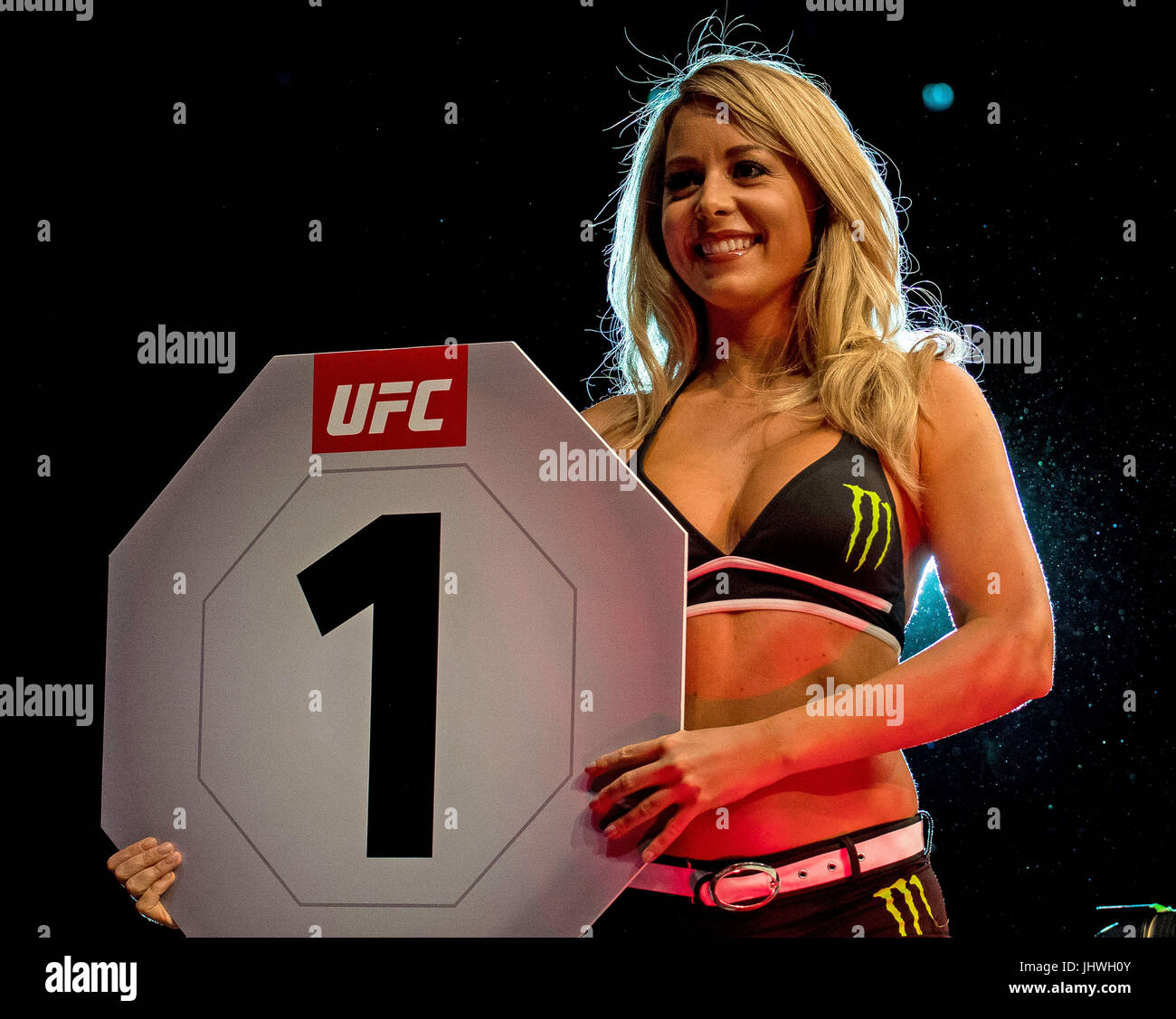 Anillo chica Carly Baker durante la UFC Fight Night en la SSE Hyrdo,  Glasgow Fotografía de stock - Alamy