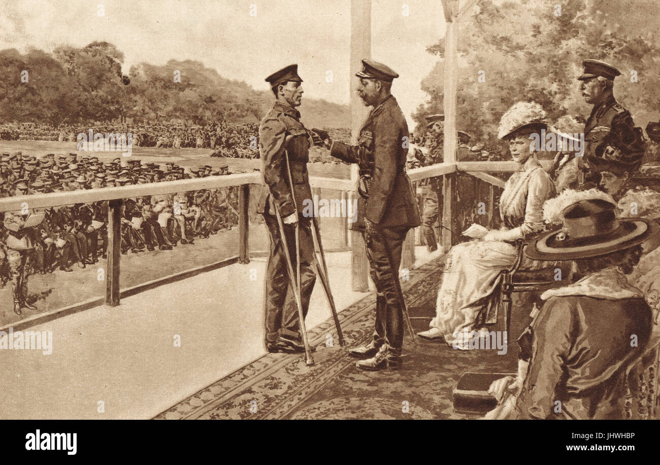 Thomas Hughes adjudicarse VC por King George en Hyde Park, el 2 de junio de 1917 Foto de stock