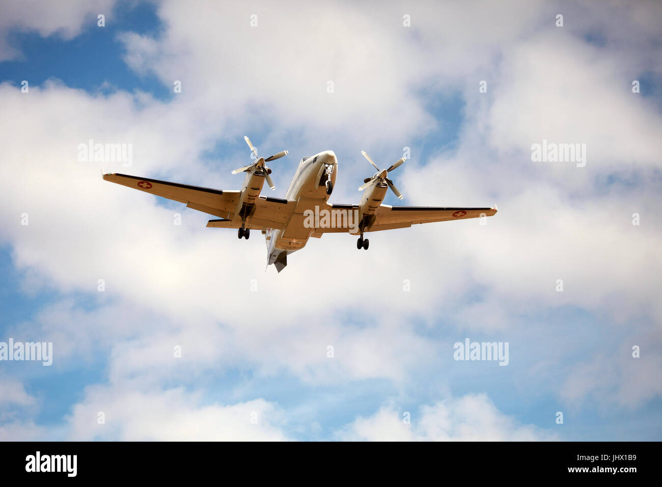 Aterrizaje de aviones pequeños de pasajeros Foto de stock