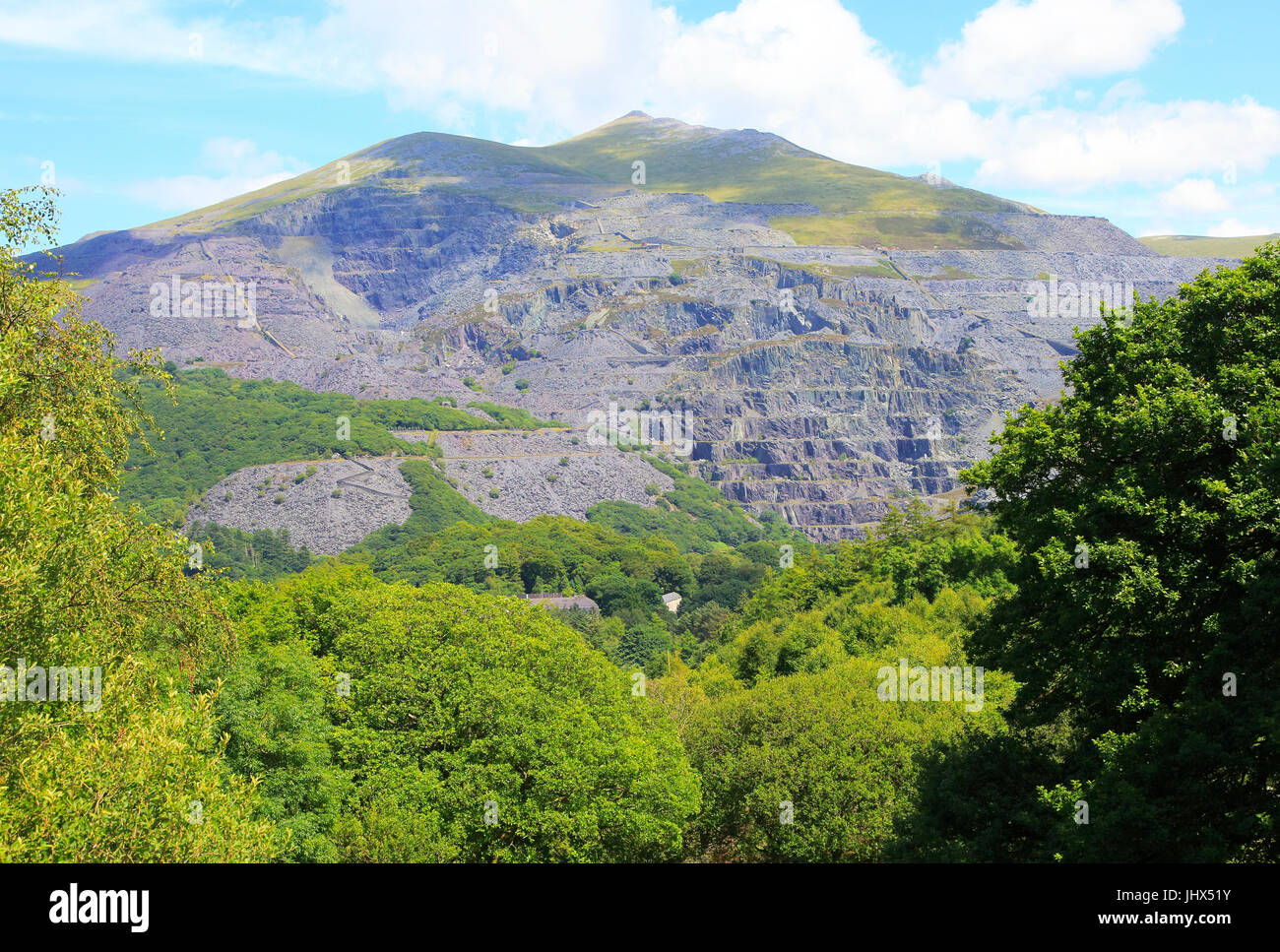 Canteras de pizarra en Llanberis, Snowdonia, al norte de Gales, Reino Unido vista hacia Llanberis Foto de stock