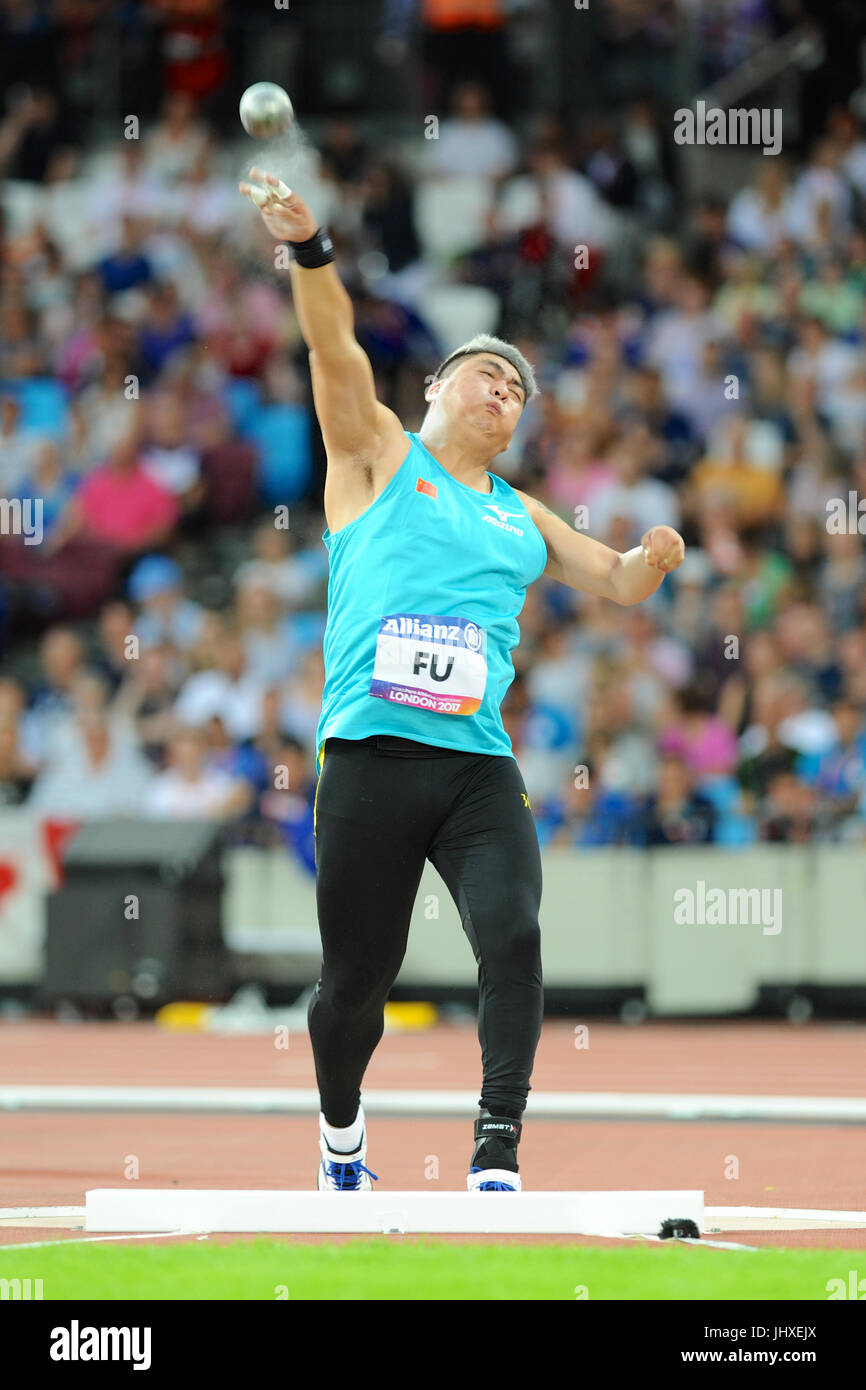 Londres, Reino Unido. 16 de julio de 2017. Xinhan Fu (CHN) arrojar el disparo durante la filmación de hombres poner F35 final en el Mundial de Atletismo de Pará en el estadio de Londres, Queen Elizabeth Olympic Park. Fu ganó el oro en la final con un lanzamiento de 15.30m, un nuevo récord del campeonato. Crédito: Michael Preston/Alamy Live News Foto de stock