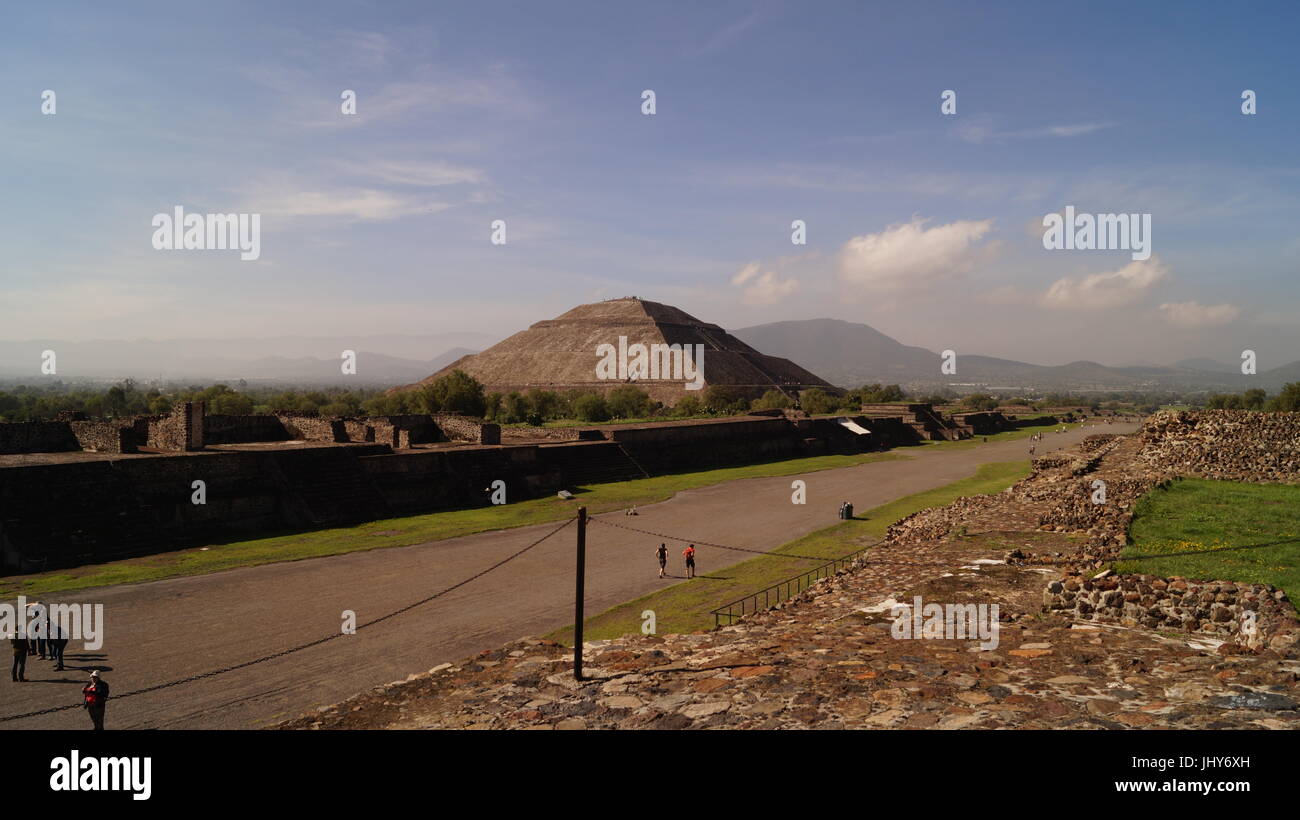 Teotihuacán ciudad de los dioses, hermosa arquitectura y la belleza de la cultura mexicana que le dejará sin palabras al contemplar las pirámides de la... Foto de stock