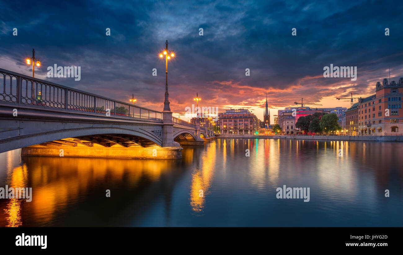 Estocolmo. Imagen panorámica de la ciudad vieja de Estocolmo, Suecia durante el atardecer. Foto de stock