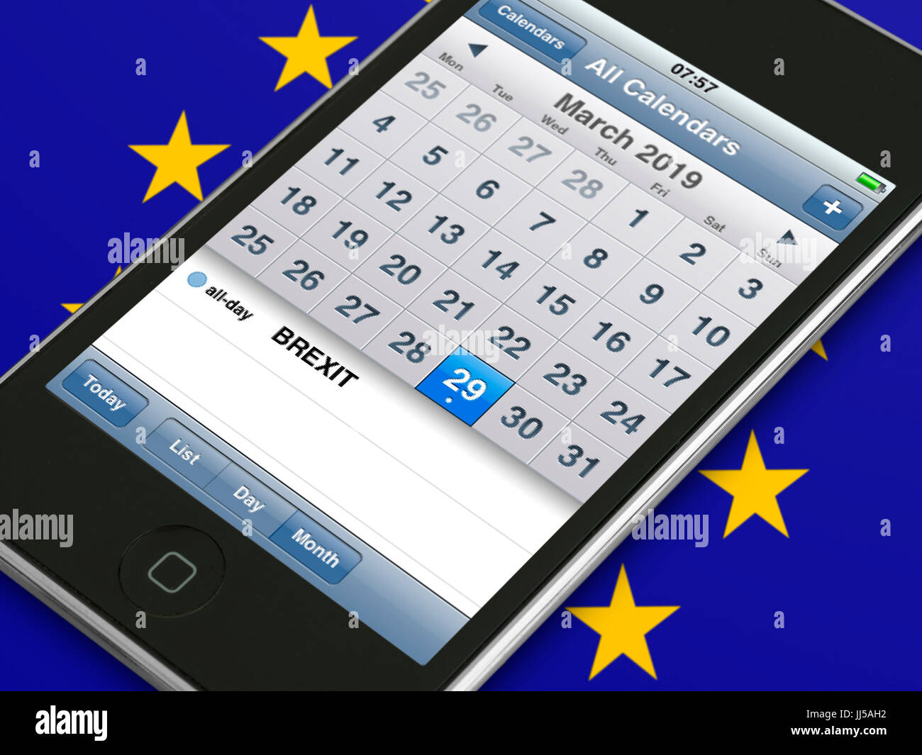 Dispositivo de telefonía móvil que muestra el calendario de eventos diario Brexit fecha cuando el Reino Unido se debe dejar a la UE La Unión Europea ("día de la independencia") Foto de stock