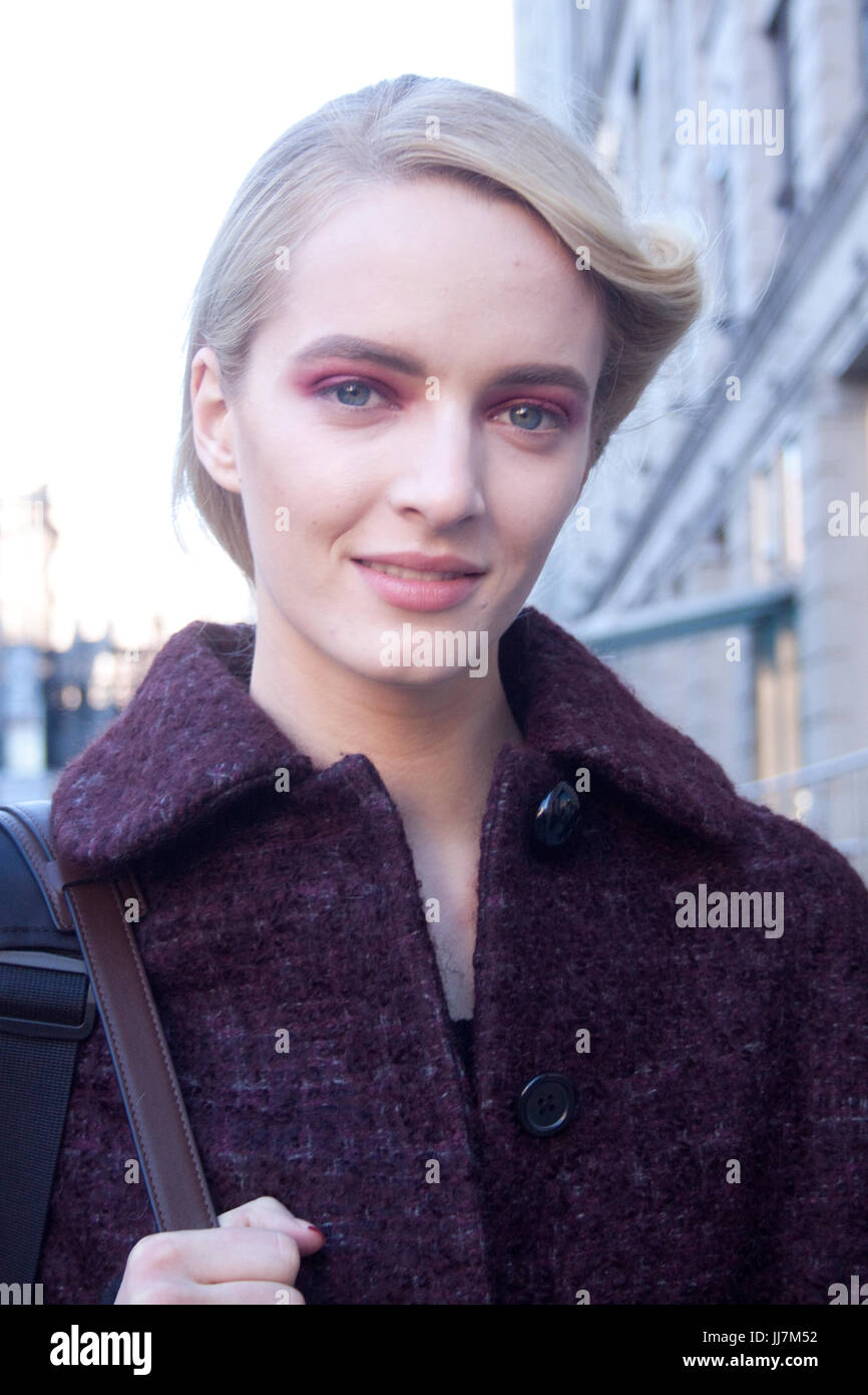 Maquillaje profesional belleza retrato de moda Daria Strokous modelo  durante la Semana de la Moda de Nueva York Fotografía de stock - Alamy