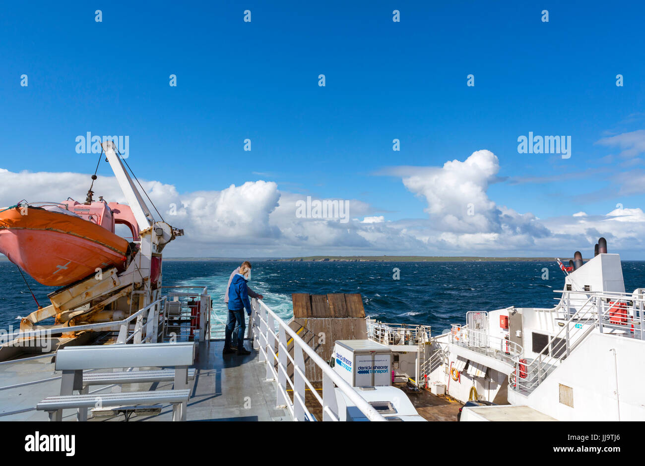 Ver a John O'Groats desde el Pentland Ferry entre Gills Bay y St