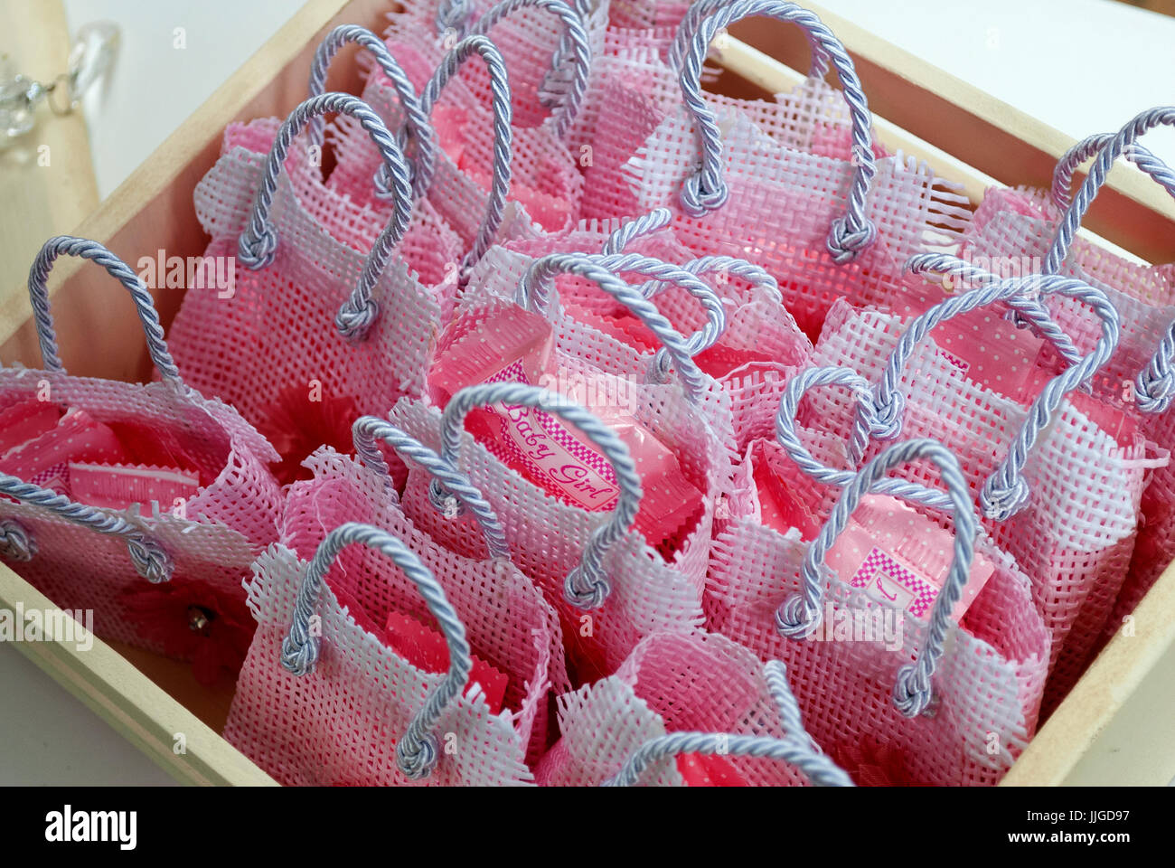 Detalle de recuerdos en fiesta infantil, baby shower, chica. Foto de stock