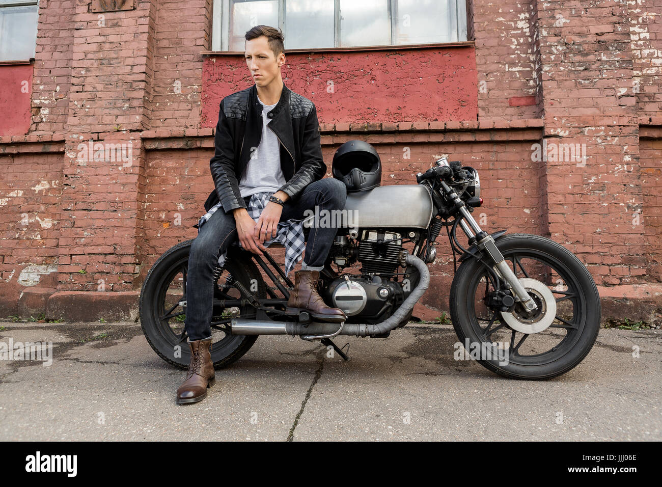 Cafe racer jacket fotografías e imágenes de alta resolución - Página 7 -  Alamy