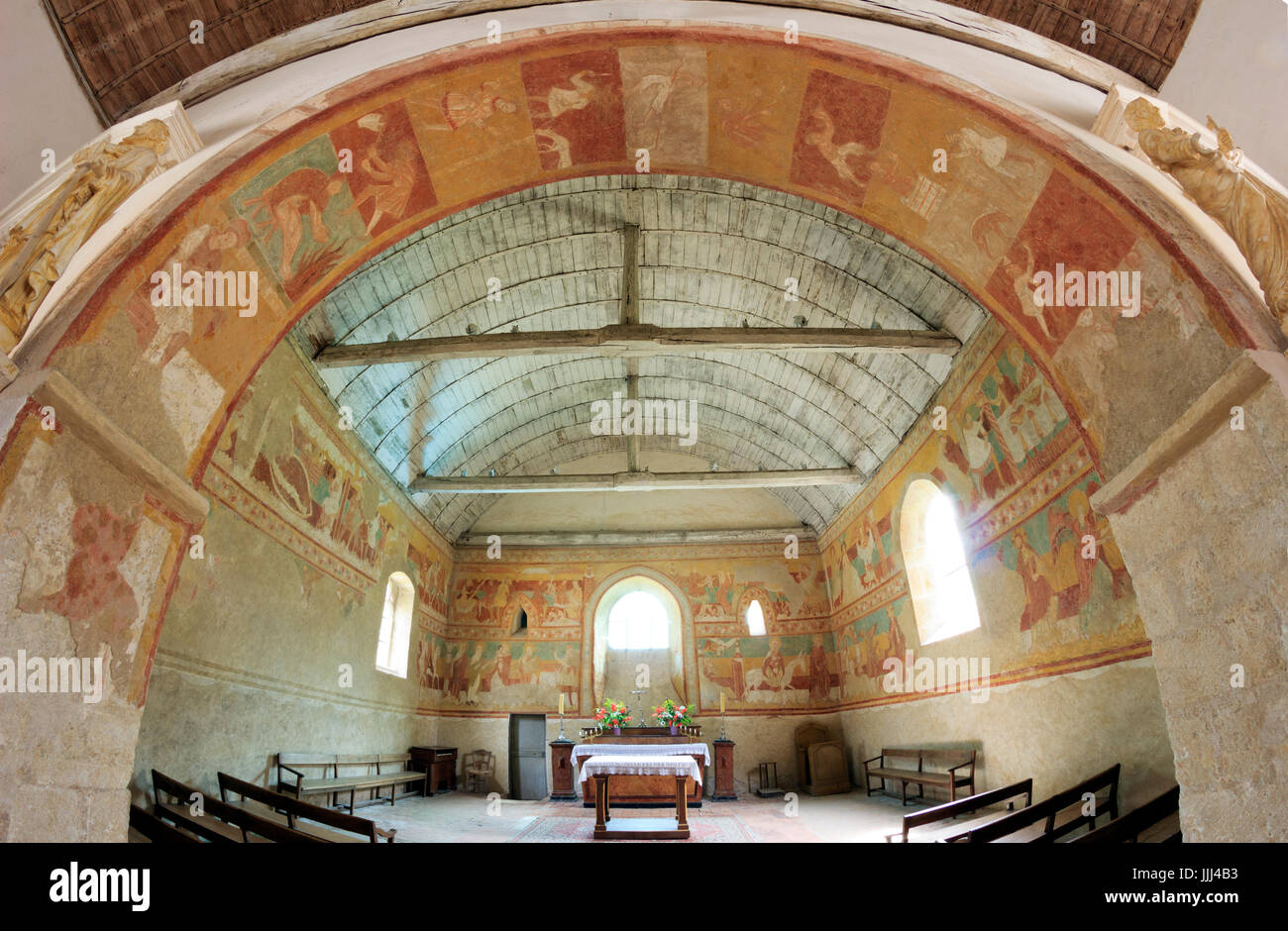 Francia, Cher (18), Brinay, Eglise St Aignan et ses fresques // Francia, Cher, Brinay, los frescos de la Iglesia St Aignan. Foto de stock