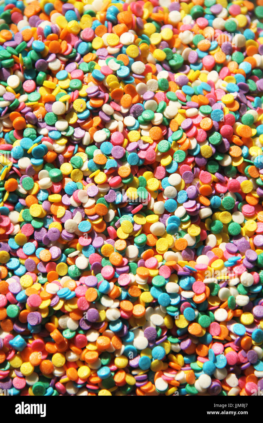 Coro pestillo sobre Confeti de colores, dulces, caramelos, São Paulo, Brasil Fotografía de  stock - Alamy
