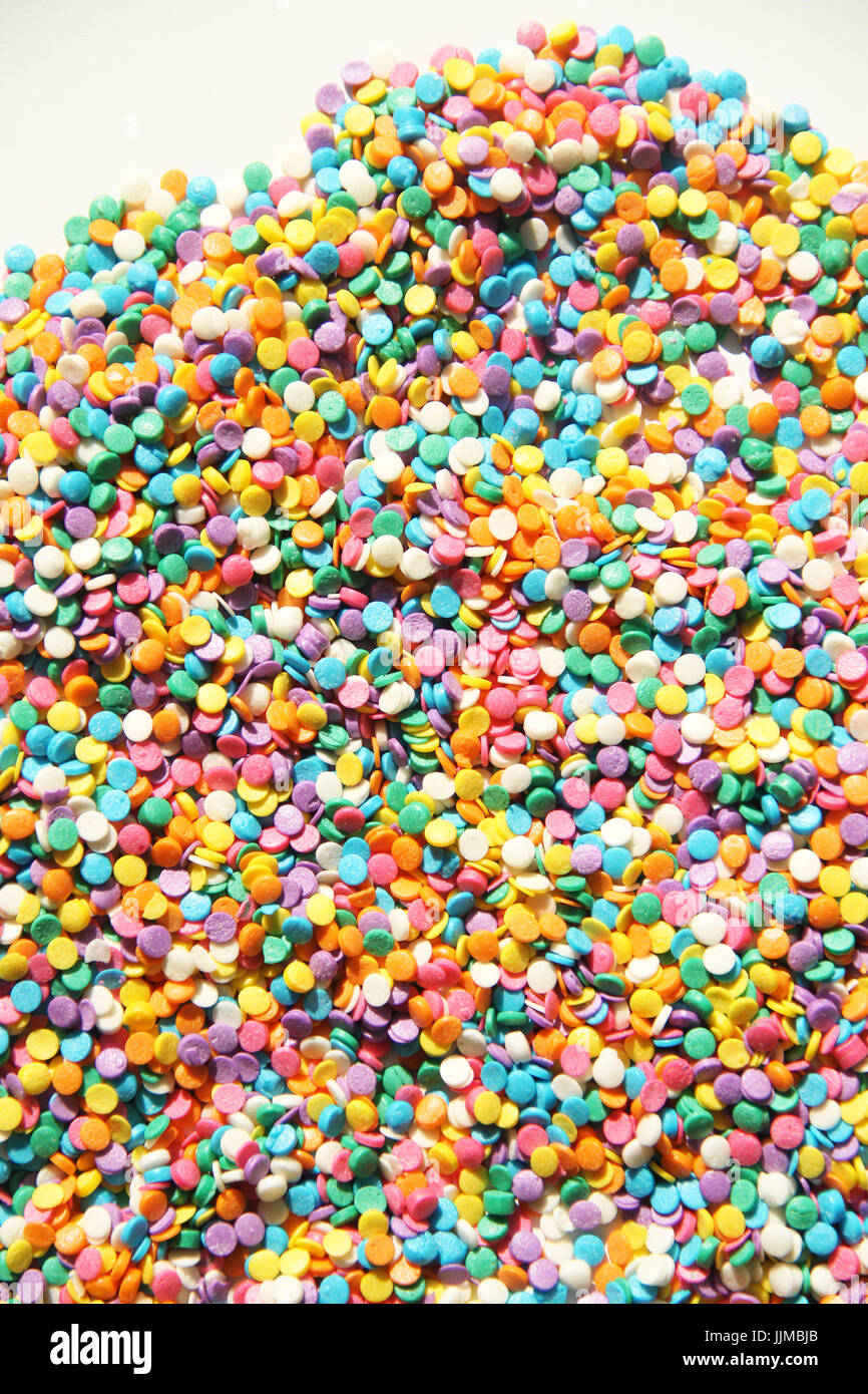 Coro pestillo sobre Confeti de colores, dulces, caramelos, São Paulo, Brasil Fotografía de  stock - Alamy