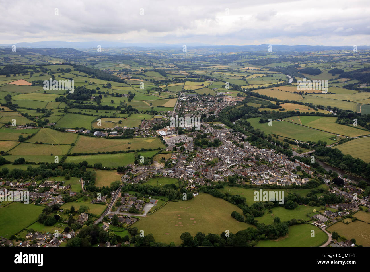 Una vista aérea de la ciudad galesa de heno en Wye Foto de stock