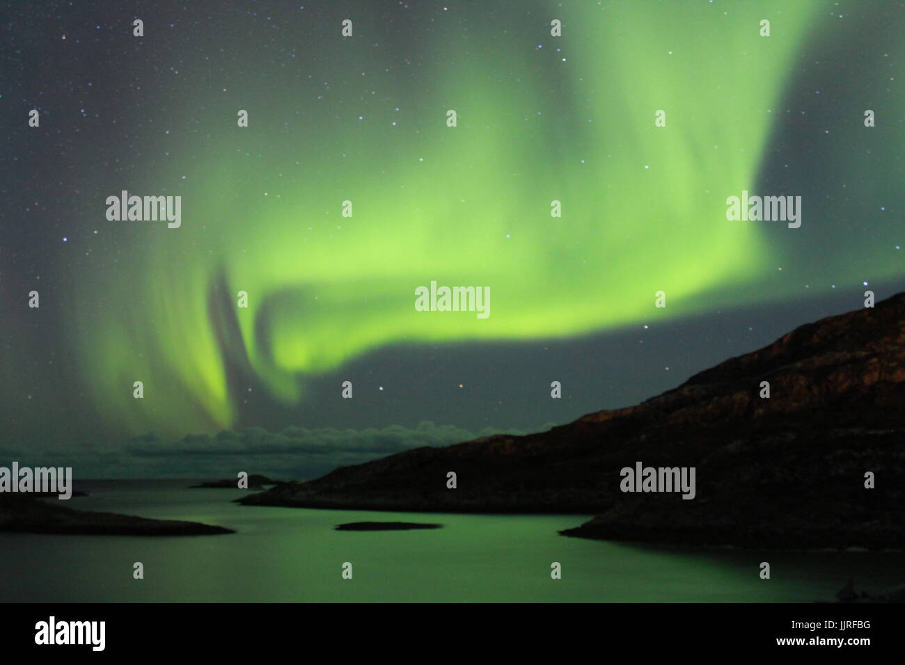 Las luces del norte a través de los Fiordos en Tromso Foto de stock