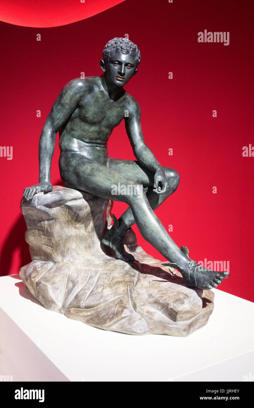 Estatua de bronce de hermes fotografías e imágenes de alta resolución -  Alamy