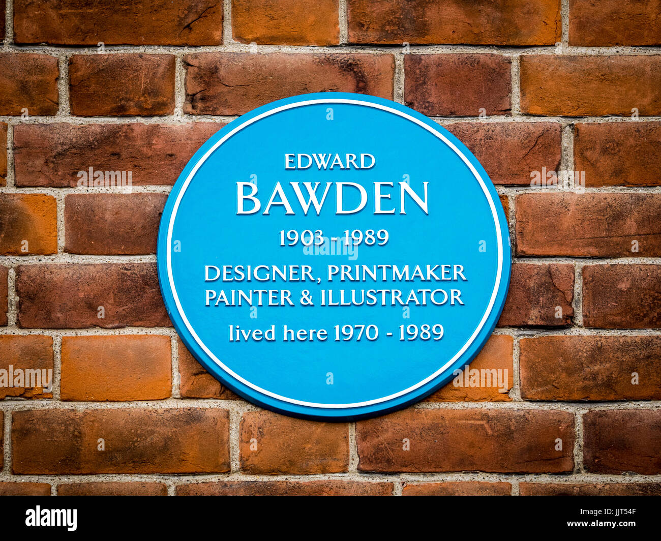 Edward Bawden - placa azul para el Artista, ilustrador y grabador en Saffron Walden en el norte de Essex, Reino Unido Foto de stock