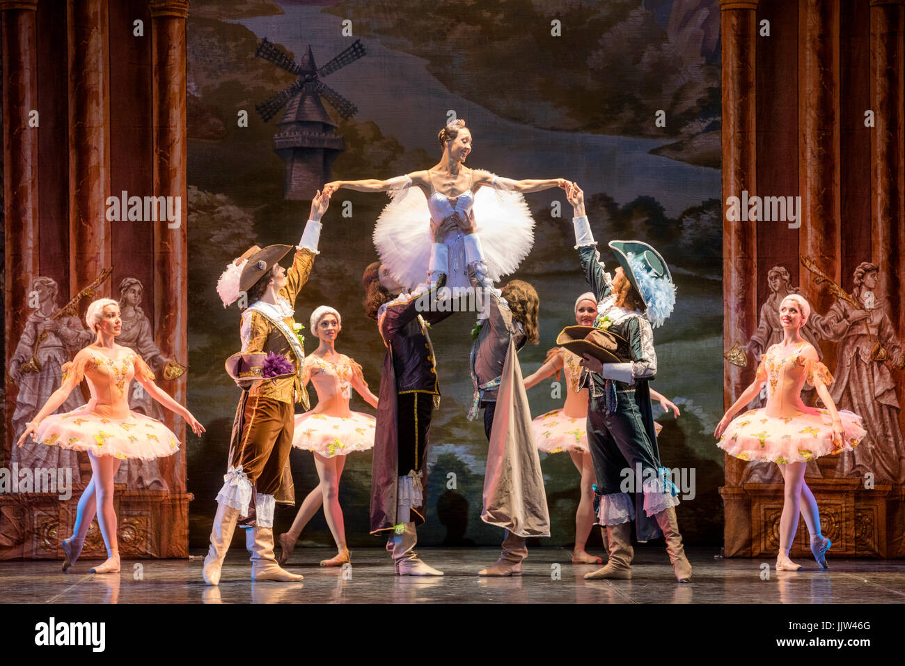 Escena del ballet "bella durmiente" del Ballet Teatro de la clásica coreografía de Elik Melikov en Moscú, Rusia Foto de stock