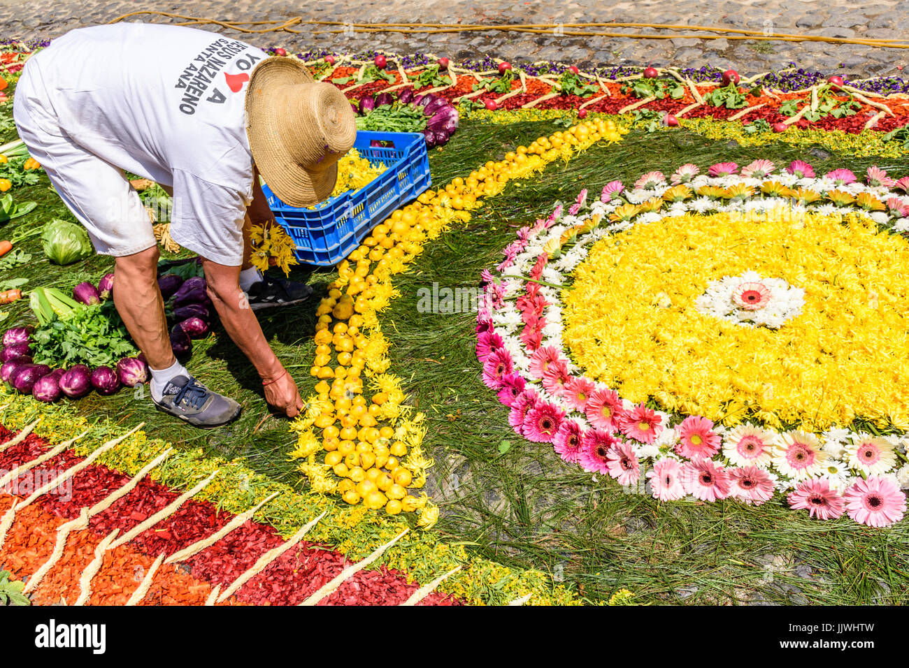 Alfombra de flores en antigua guatemala fotografías e imágenes de alta  resolución - Alamy