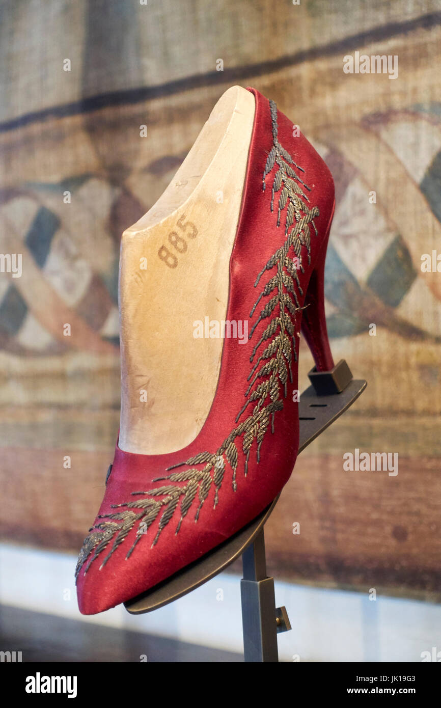 Gran Barrera de Coral lava al revés Serie de Salvatore Ferragamo original vintage zapatos prototipo modelo tipo  disparar en el Palazzo SPini Feroni, Florencia, Italia Fotografía de stock  - Alamy