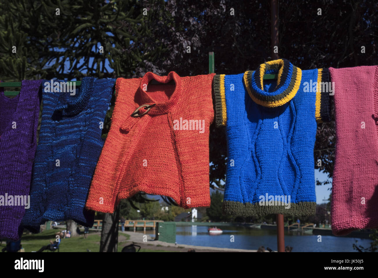 Suéteres hechos a mano fotografías e imágenes de alta resolución - Alamy