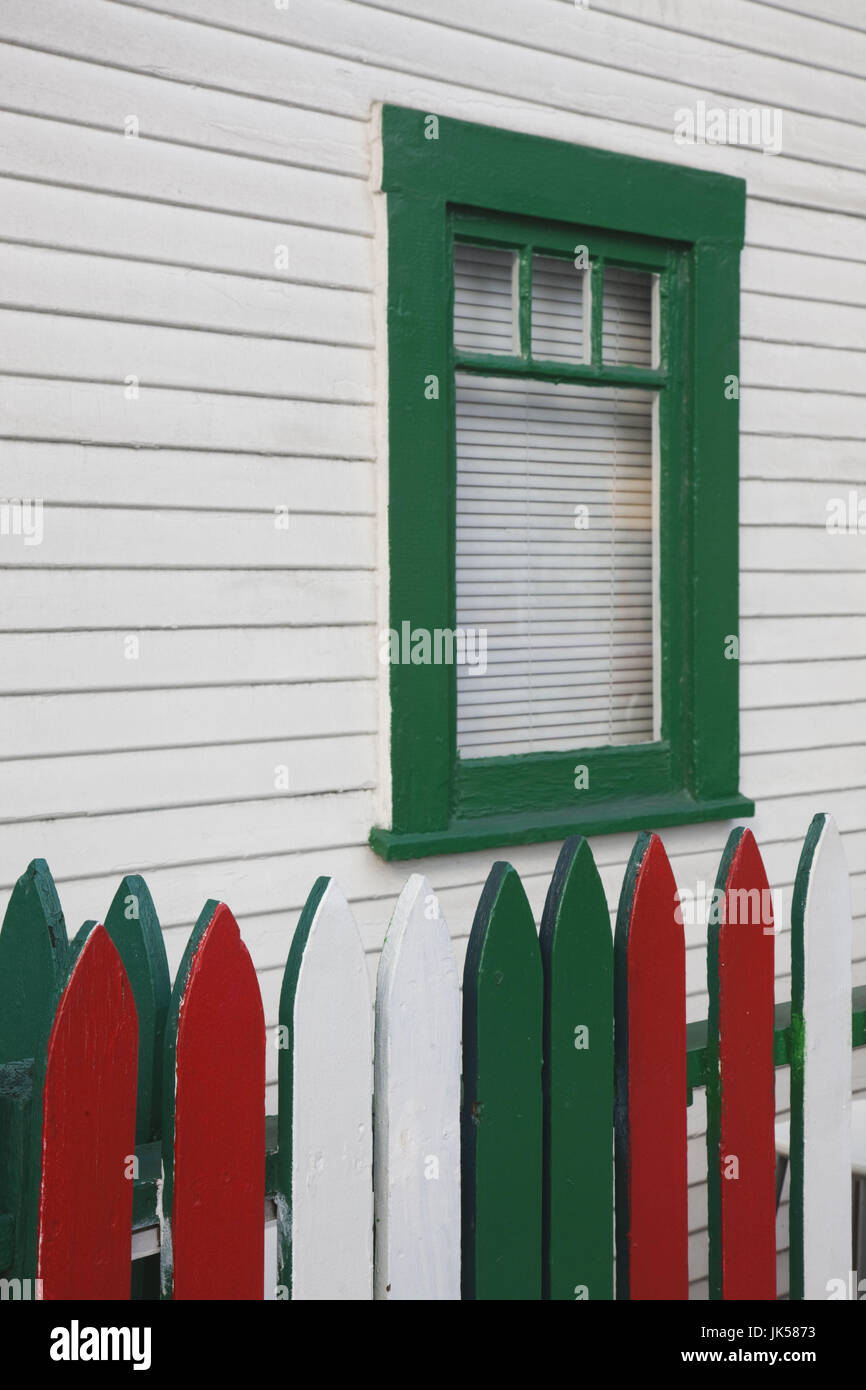 Casa pintada en colores italianos fotografías e imágenes de alta resolución  - Alamy