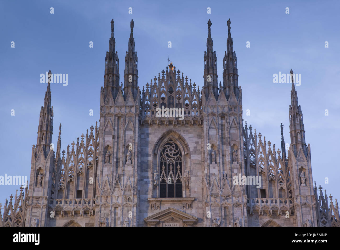 Italia, Lombardía, Milán, Plaza del Duomo, el Duomo, la catedral, el amanecer Foto de stock