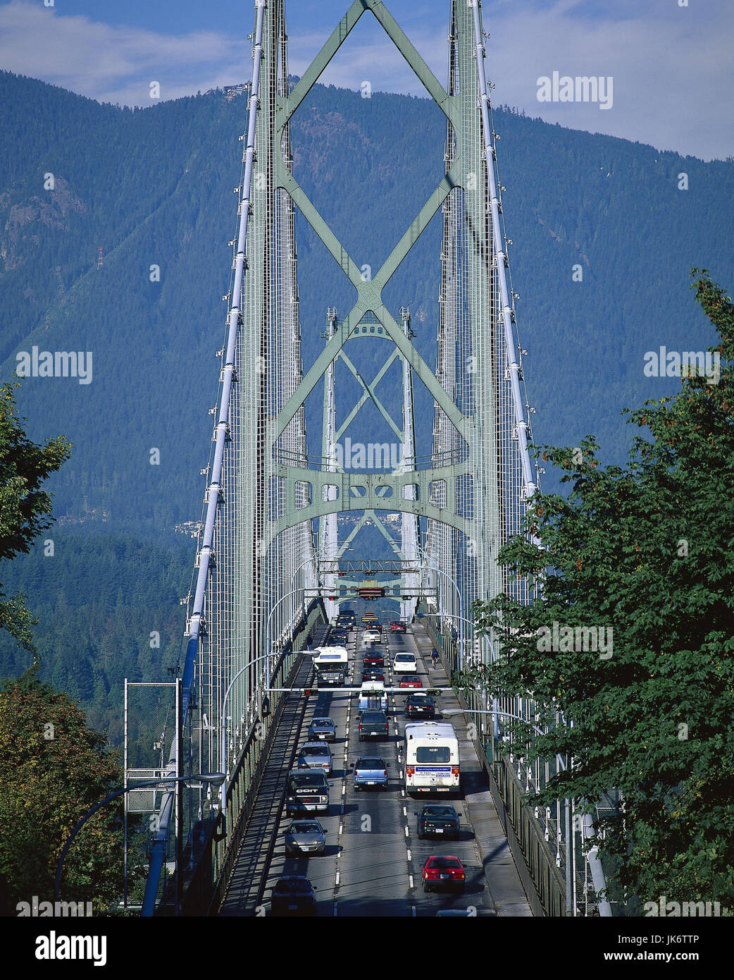 , British Columbia, Canada, lomos Vancover Gate Bridge, Verkehr West-Kanada, 'Perle Kanadas im Pazifik', Mertopole, Brücke, Straße, Autos Foto de stock