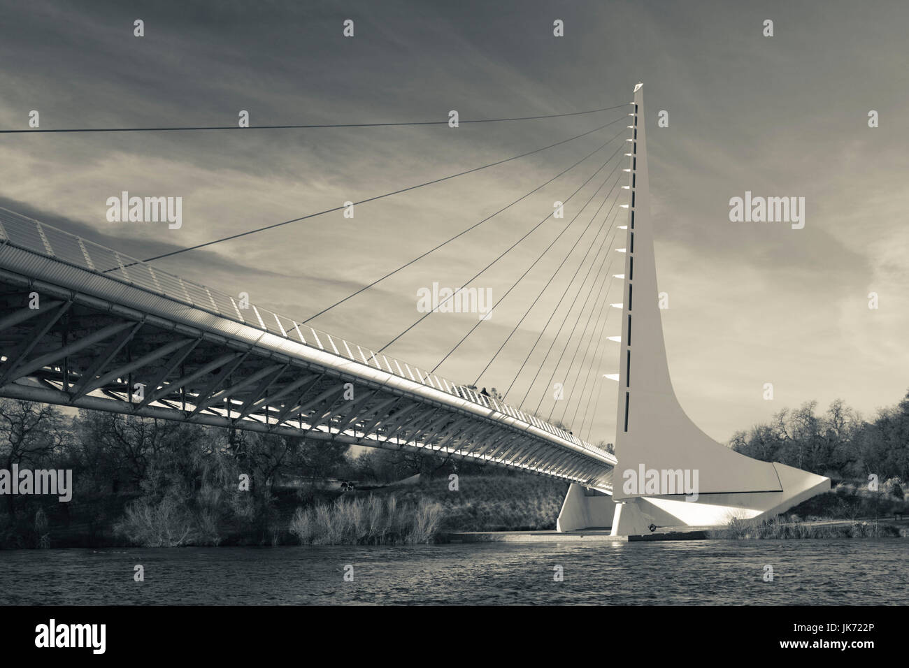 California, Estados Unidos, el norte de California, al norte de las montañas, Redding, Tortuga Bay Park, el Sundial Bridge, Santiago Calatrava, archtect, sunset Foto de stock