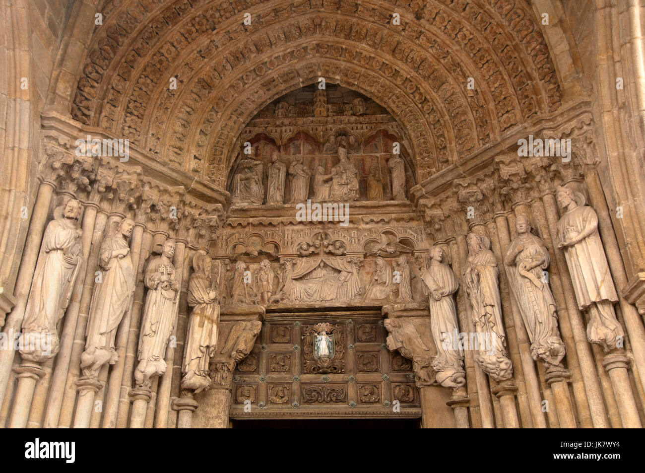 Catedral de Santa María, del siglo XII, en el Tuy, provincia de Pontevedra, en la región de Galicia, España, Europa Foto de stock