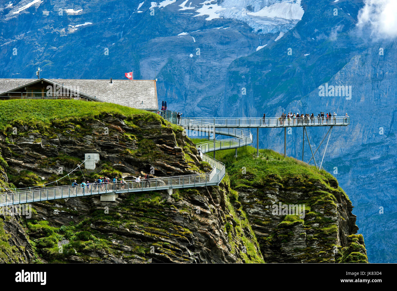 La primera plataforma de montaña Cliff Walk por Tissot, Grindelwald, en el Oberland bernés en Suiza Foto de stock
